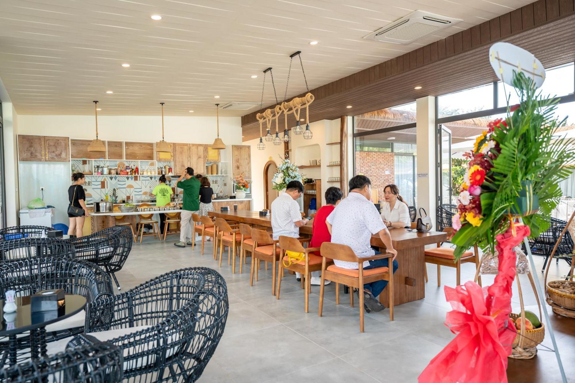 Apple House & Coffee Hotel Ba Ria Luaran gambar